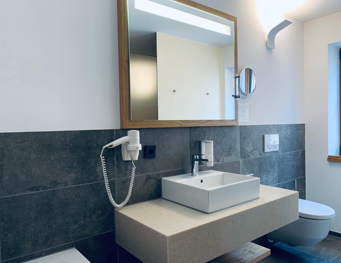 Stadthotel Kachelofen Krumbach Eksteriør bilde