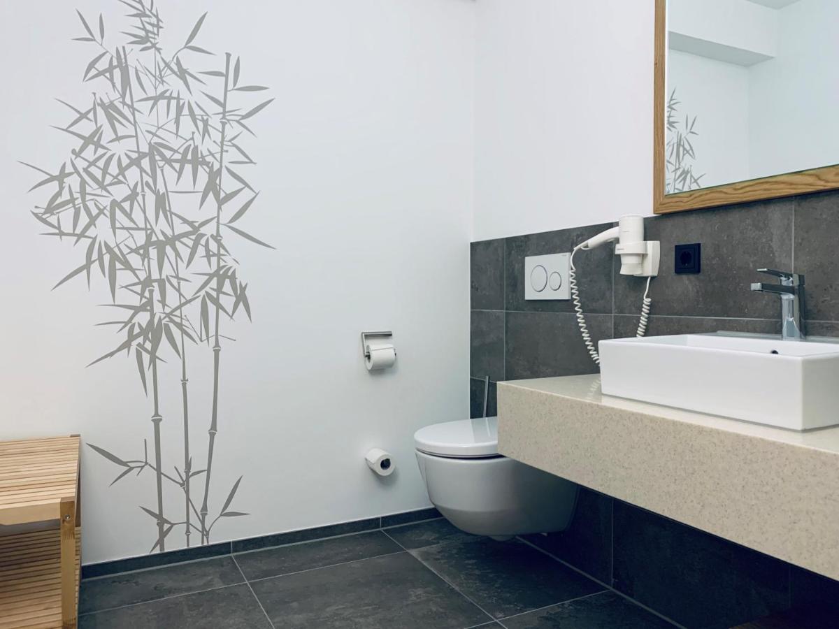 Stadthotel Kachelofen Krumbach Eksteriør bilde