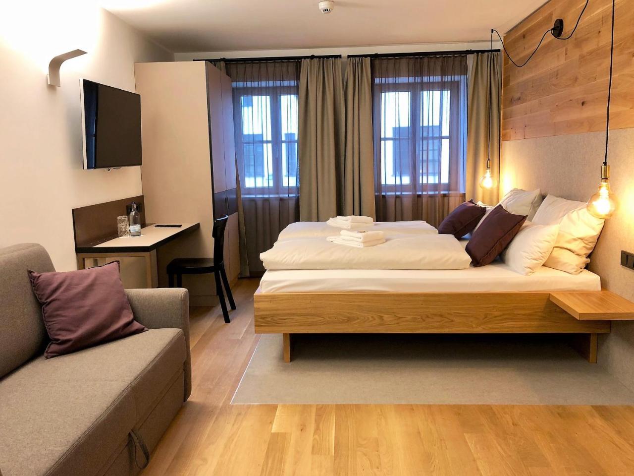 Stadthotel Kachelofen Krumbach Eksteriør bilde